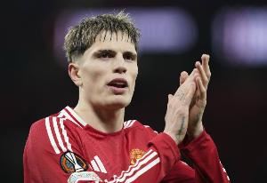 英媒：加纳乔告知曼联只想加盟切尔西，转会费仍存在较大分歧