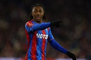 记者：埃泽的6800万镑解约金条款将于今日到期