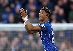 德天空：诺丁汉森林接近签下伊镇中场哈钦森，转会费3750万英镑