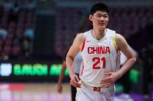 曾令旭：怎么解说一直强调胡金秋矮啊？杨瀚森效果都不见得这么好