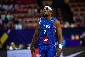 杀伤很猛！亚布塞莱7中1拿到11分3板 罚球10中9