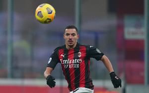 米兰新闻网：如果今夏未能离队，米兰考虑与本纳塞尔和阿德利解约