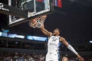 予取予求！字母哥15中9砍全场最高29分加6板4断 罚球16中11