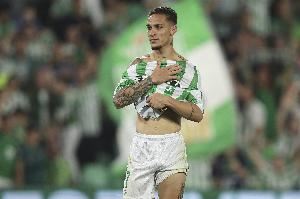 只去贝蒂斯！队友：安东尼拒绝其他队高薪报价，有些东西钱买不到