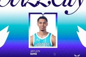 上赛季场均7分2助！黄蜂官方：球队签下后卫杰伦-西姆斯