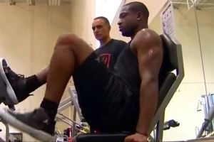 为何韦德比威少受伤多？杨毅：韦德突破有大量变向 对膝盖负荷大