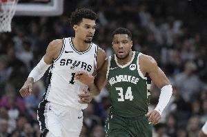 东西部周最佳？记者：文班和字母哥目前的表现远超其他人