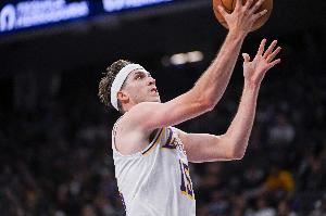 里夫斯单场砍50+ 历史第三位落选秀&比肩范乔丹和尼尔-约翰斯顿