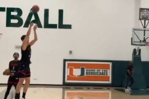 热度高!“杨瀚森超远三分神奇命中”词条冲上微博热搜榜第9