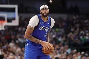 TA:哈里森不顾队医警告 催促浓眉冒着跟腱撕裂的风险提前复出