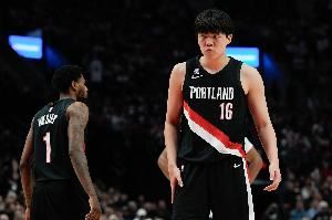 杨瀚森篮下吃饼暴扣!4分已经创造生涯新高啦!