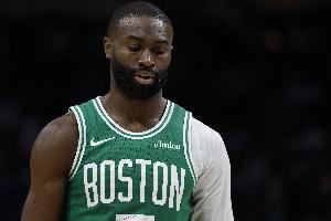 布朗半场仅打12分钟!马祖拉:想均衡出场时间 他下半场打得很棒